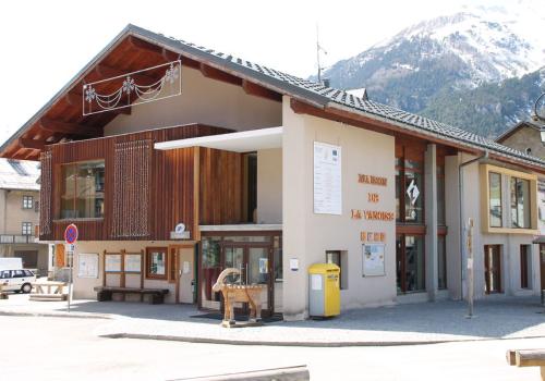 information-haute-maurienne-vanoise-val-cenis - Le bureau d'information touristique dans la maison de la Vanoise