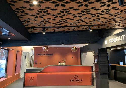 Office de Tourisme d'Arc 1800_Les Arcs - desk