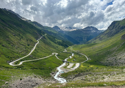 Point Rencontre avec un agent du Parc national de la Vanoise_Val-d'Isère - Vue sur le parking du Pont St Charles
