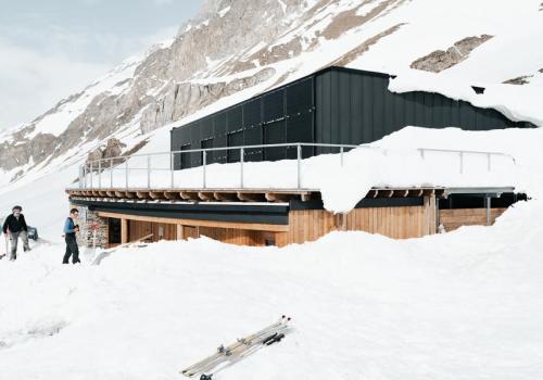 Refuge de Prariond en hiver sous la neige - Refuge de Prariond en hiver sous la neige