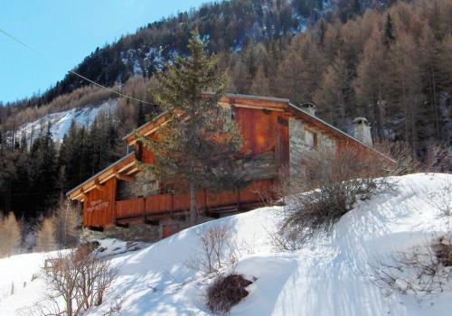 Refuge-gite du Suffet à Val Cenis-Bramans - L'extérieur en hiver côté Ambin