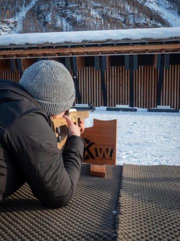 Challenge Tir laser Biathlon_Bonneval-sur-Arc - Une personne au tir laser couché