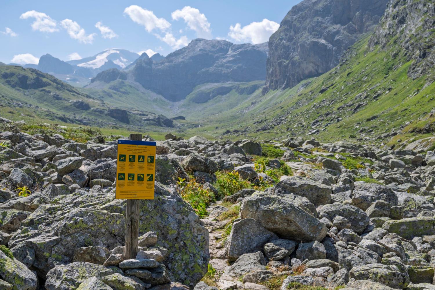 Panneau d'information sur la règlementation du Parc national de la Vanoise