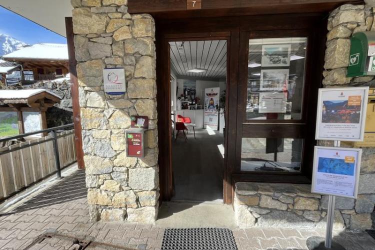 Office de Tourisme La Plagne Champagny-en-Vanoise_Champagny-en-Vanoise - Entrée de l'Office de Tourisme