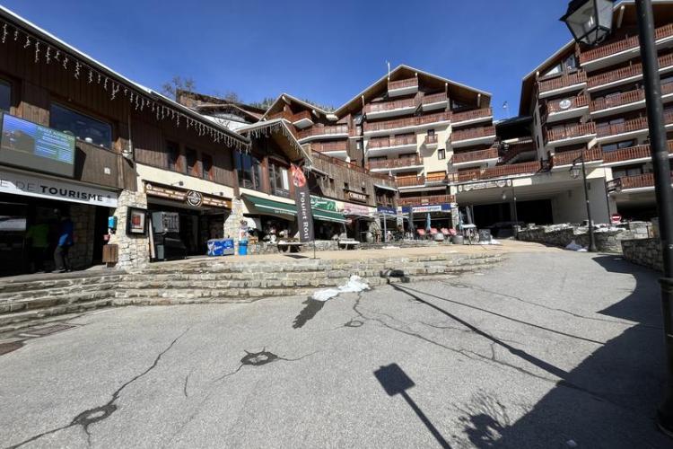 Office de Tourisme La Plagne Champagny-en-Vanoise_Champagny-en-Vanoise - Accès extérieur via la Place du Centre