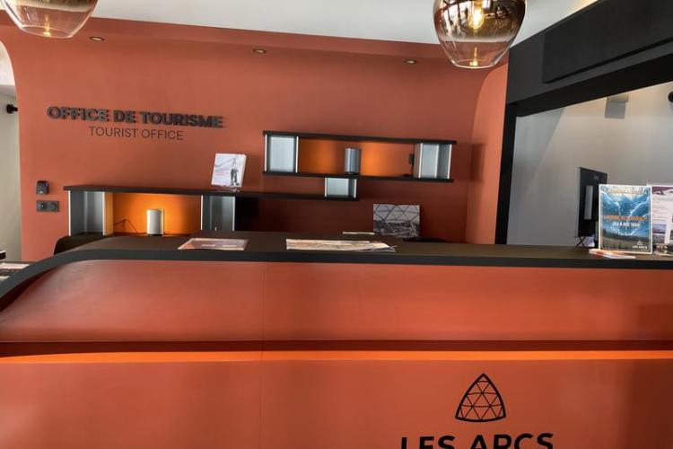 Office de Tourisme  du Charvet d'Arc 1800_Les Arcs - desk