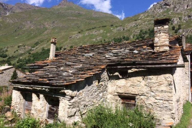 Visite guidée de l'Ecot à Bonneval sur Arc - Vieux chalet en pierre et lauzes