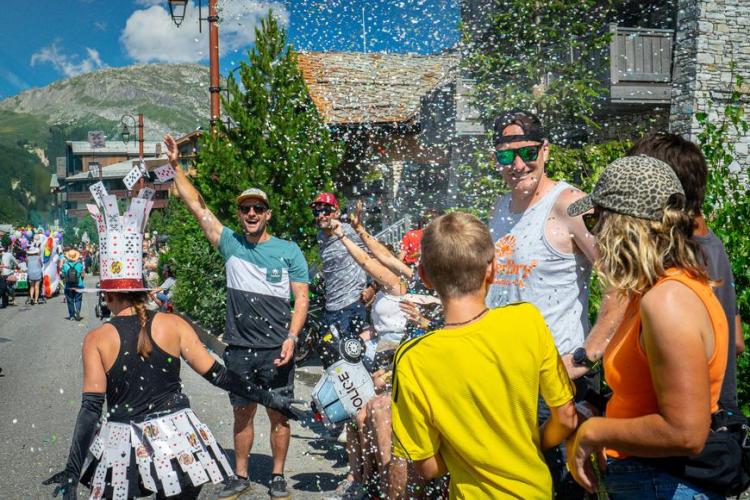 Ambiance à la Fête du Vieux Val de Val d'Isère en été - Ambiance à la Fête du Vieux Val de Val d'Isère en été