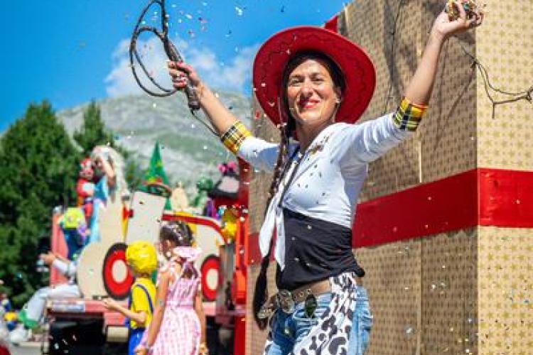 Ambiance à la Fête du Vieux Val de Val d'Isère en été - Ambiance à la Fête du Vieux Val de Val d'Isère en été