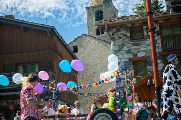 Ambiance à la Fête du Vieux Val de Val d'Isère en été - Ambiance à la Fête du Vieux Val de Val d'Isère en été