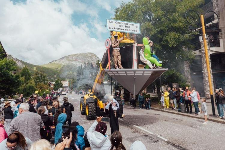Fête du Vieux Val_Val-d'Isère - Défilé des chars