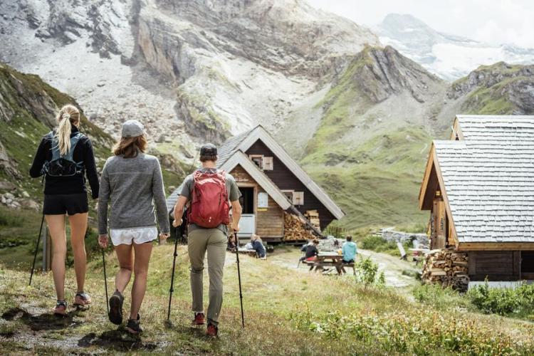 Balade guidée au refuge du Fond des Fours en été à Val d'Isère - Balade guidée au refuge du Fond des Fours en été à Val d'Isère