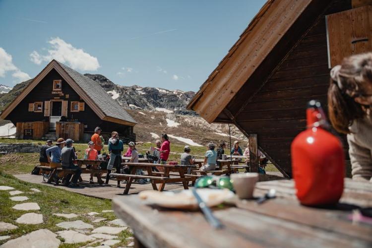 Refuge du Fond des Fours en été - Refuge du Fond des Fours en été