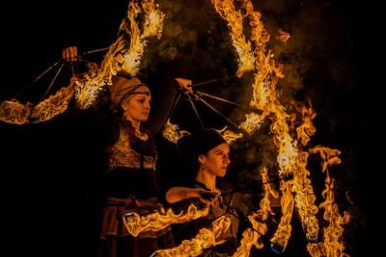 Asrâr - spectacle de feu par la Cie Litha_Aussois - jongleuses de feu