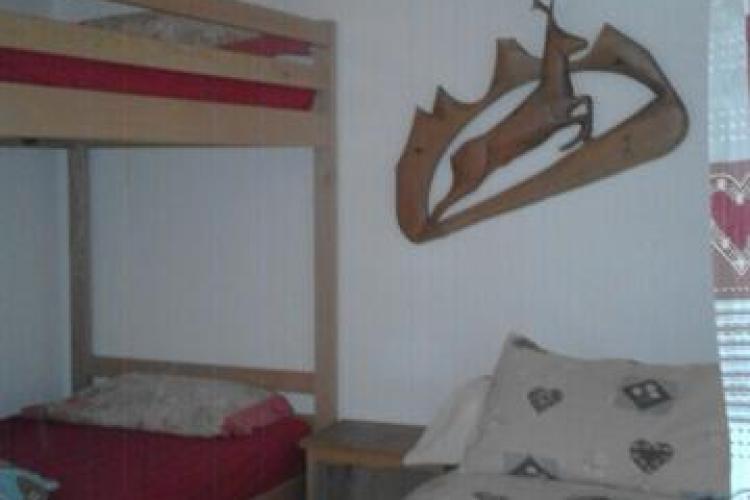 Le Refuge d'Entre-Deux-Eaux à Val Cenis Termignon - Une chambre avec lit double et lits superposés