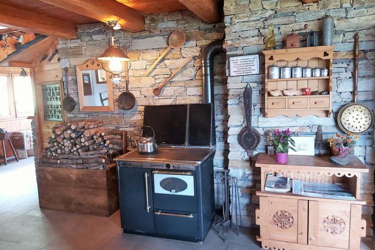 Refuge Lo Tsamou à Val Cenis Bramans - La cuisinière à bois