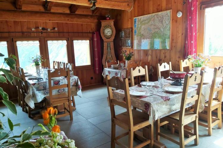 Refuge Lo Tsamou à Val Cenis Bramans - La salle de restaurant