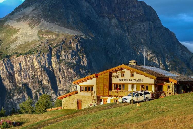 Refuge Lo Tsamou à Val Cenis Bramans - Le refuge au soleil couchant