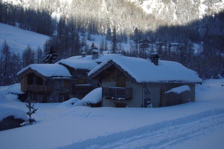 Refuge-gite du Suffet à Val Cenis-Bramans - Le refuge dans la neige