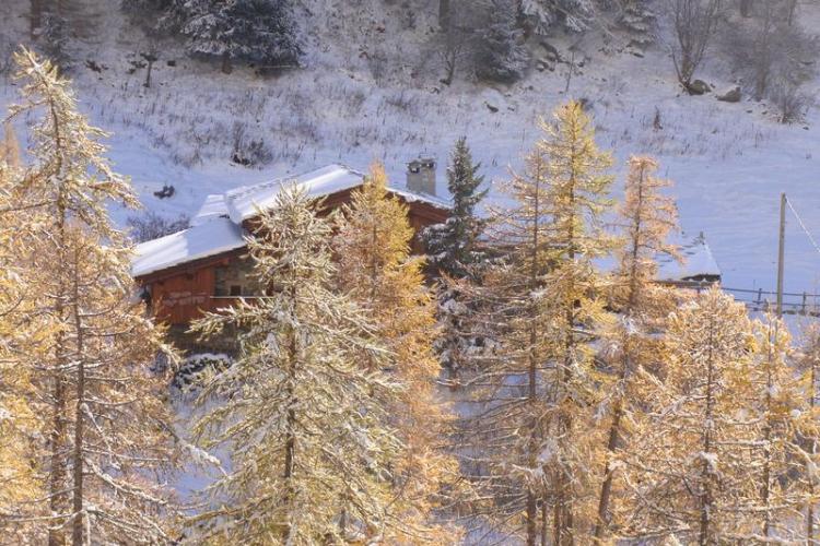 Refuge-gite du Suffet à Val Cenis-Bramans - Le refuge en hiver vu d'en haut
